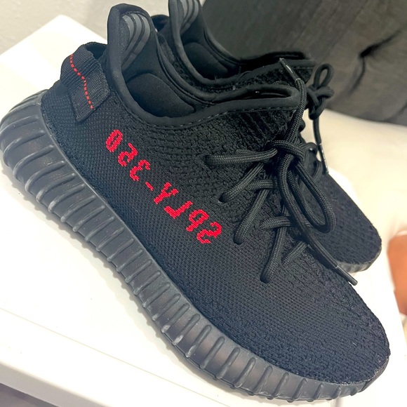 yeezy trainers black and red